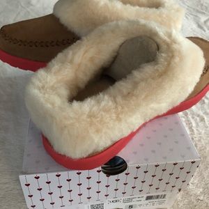 UGG Shoes - Ugg Girl’s I ❤️ Slippers Stripe Size 5 NEW UGG Shoes - Ugg Girl’s I ❤️ Slippers Stripe Size 5 NEW